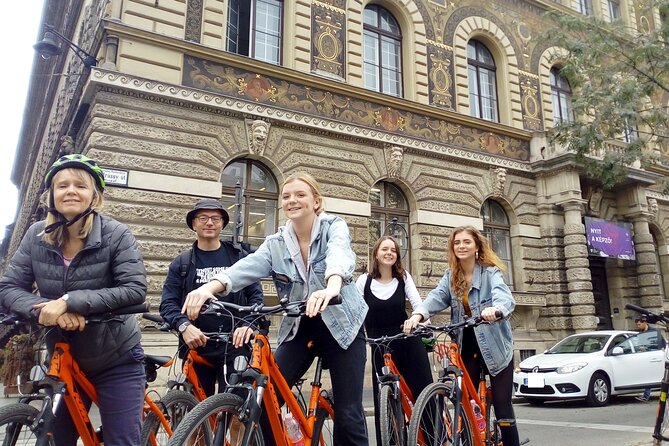 Budapest relaxed bicycle tour at sunset - The Buda-side photo run and the river cycle path rhythm