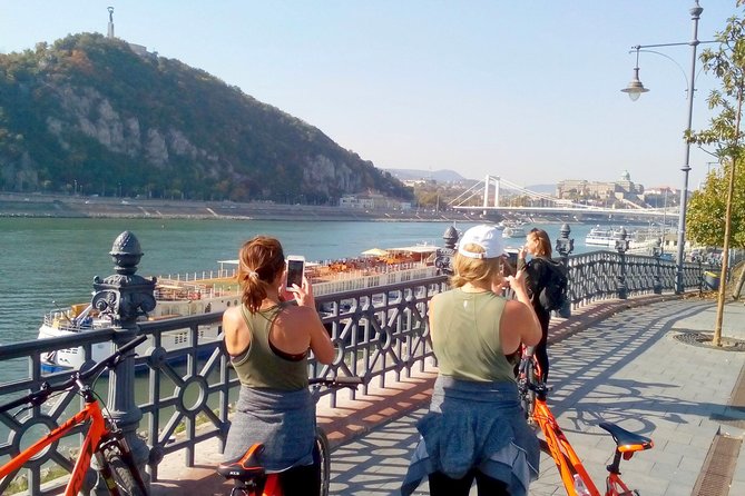 Budapest relaxed bicycle tour at sunset - Margaret Island: a big park break in the middle of the city