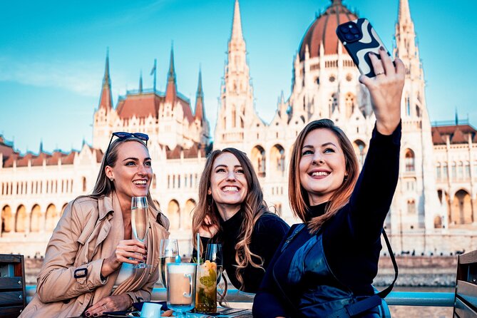 Budapest River Cruise with 1 Free Tokaj Frizzante and Audio Guide - Drinks, Wi‑Fi, restrooms, and small rules that matter
