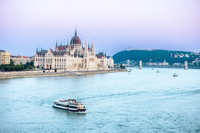 Budapest River Cruise with 1 Free Tokaj Frizzante and Audio Guide - The 1-hour panorama: what you’ll see along the Danube