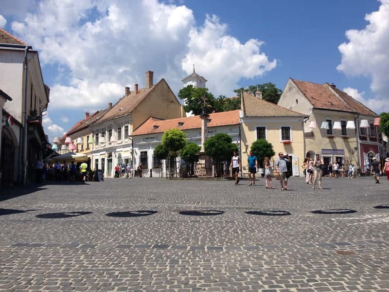 Budapest: Self-Guided Bike Tour to scenic Szentendre - Getting your bearings: Bike & Relax and the Deák Square start