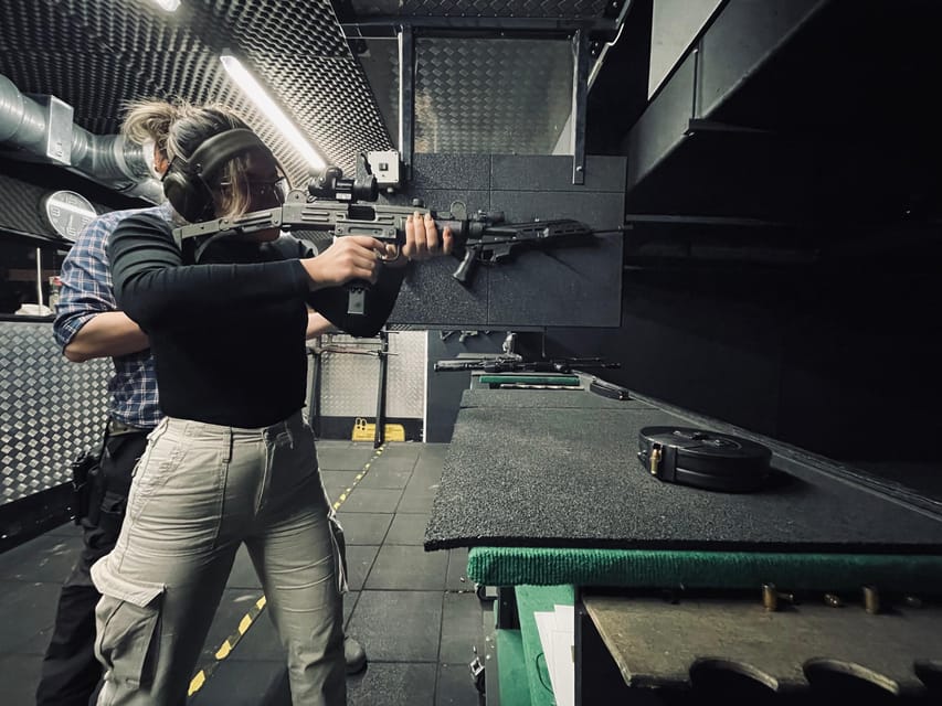 Budapest: Shooting Experience for Couples, The Perfect Date - Entering the range: what the first moments are like