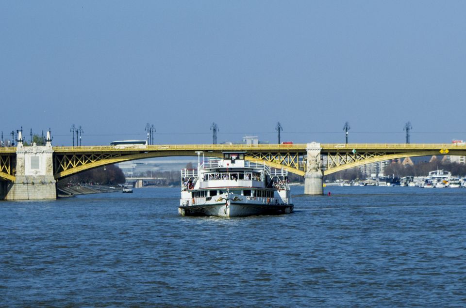 Budapest: Sightseeing Cruise on the Danube - Do you need a guide? The audio explanation reality