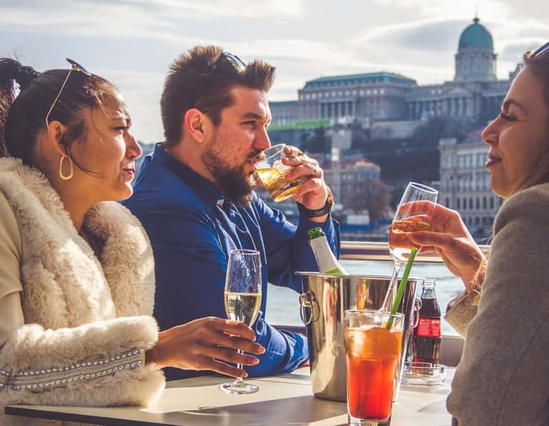 Budapest: Sunset Cruise with 2 Cocktails - Cocktails included: two drinks, fast service, good options