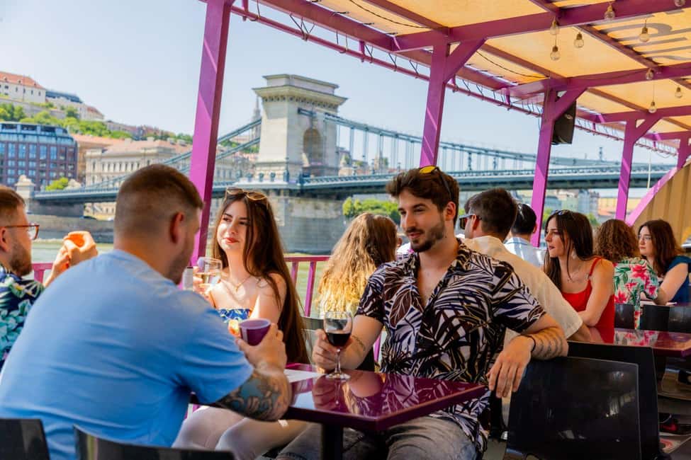 Budapest: Sunset Cruise with 2 Cocktails - Photo tips that work on a moving boat