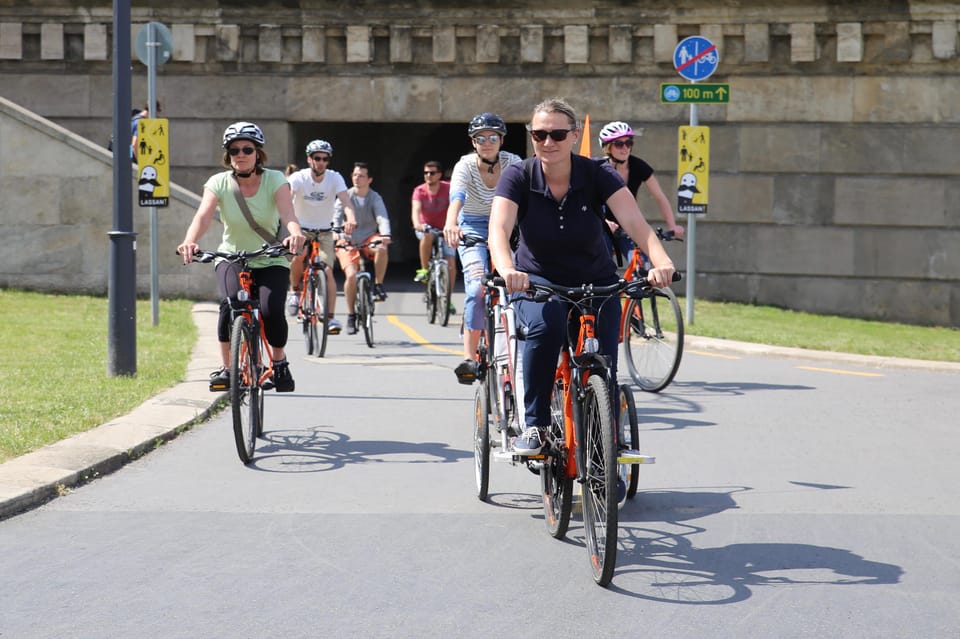 Budapest: Sunset guided bicycle ride - Margaret Island: a park break that actually resets your legs