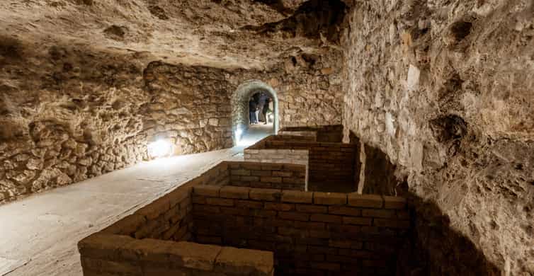Budapest: The WWII Siege of Buda Castle & Bomb Shelter Tour - Entering Vár-barlang Cave Walks: The 12°C Reality Check