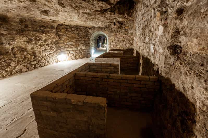 Budapest: The WWII Siege of Buda Castle & Bomb Shelter Tour - The WWII Bomb Shelter Labyrinth: What the Underground Teaches