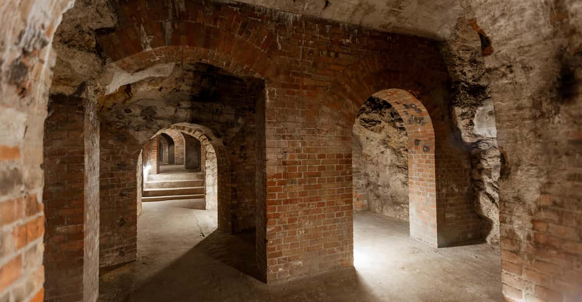 Budapest: The WWII Siege of Buda Castle & Bomb Shelter Tour - Castle District Route: Úri Street and Lovas Way on Foot