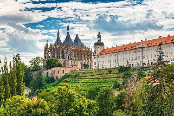 Budapest to Prague Private transfer with 2 hour sightseeing stop - Price and value: when $446.78 per person makes sense