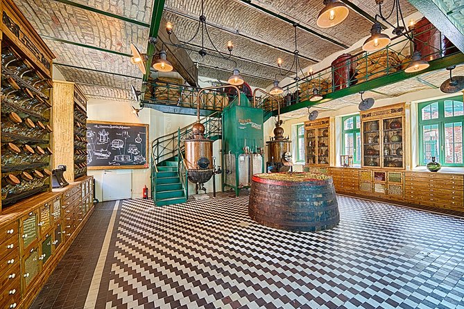 Budapest Tuk Tuk Tour with House of the Unicum Distillery Visit - Why a tuk-tuk makes Budapest feel manageable