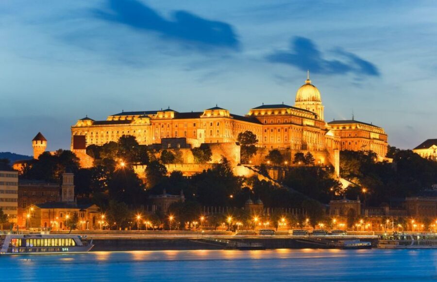 Budapest: Unlimited Prosecco and Wine Sightseeing Cruise - The 60-Minute Route: Parliament, Chain Bridge, Castle District, and Gellért Hill