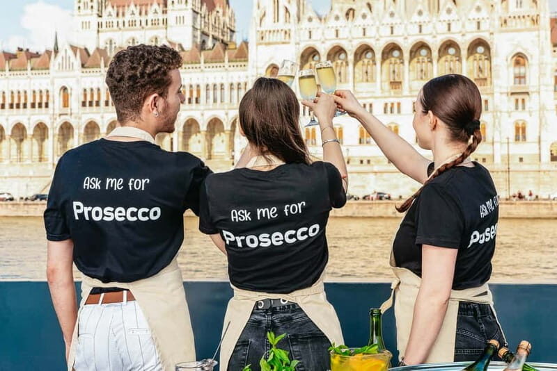 Budapest: Unlimited Prosecco, Beer and Aperol Spritz Cruise - The audio guide and the music level: how to get the most from the narration