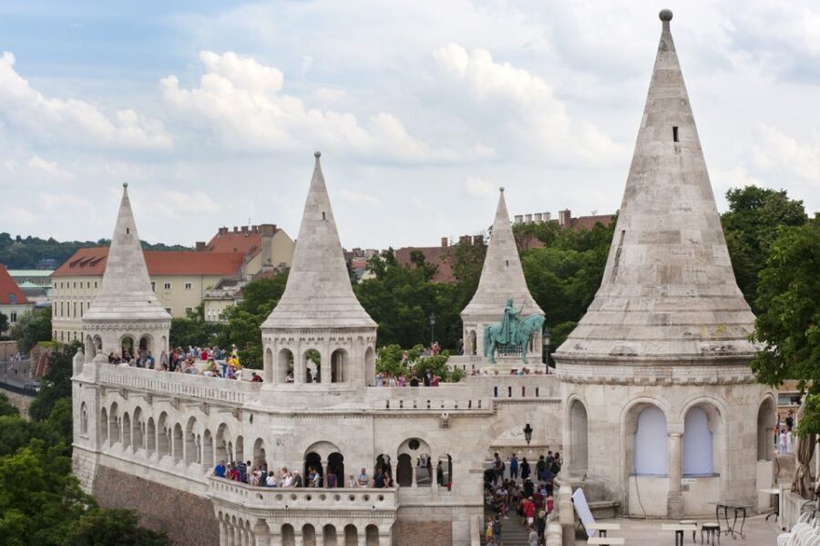 Budapest: Walking Tour in German - St. Stephen’s Basilica: more than a starting landmark