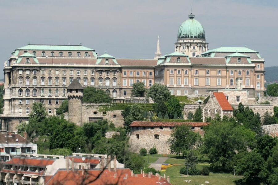 Budapest: Walking Tour in German - Who should book this Budapest walking tour in German
