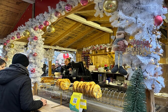 Budapest Wonderland - A Christmas Market Tour with Chimney Cake & Mulled Wine - Gresham Palace: more than a photo stop