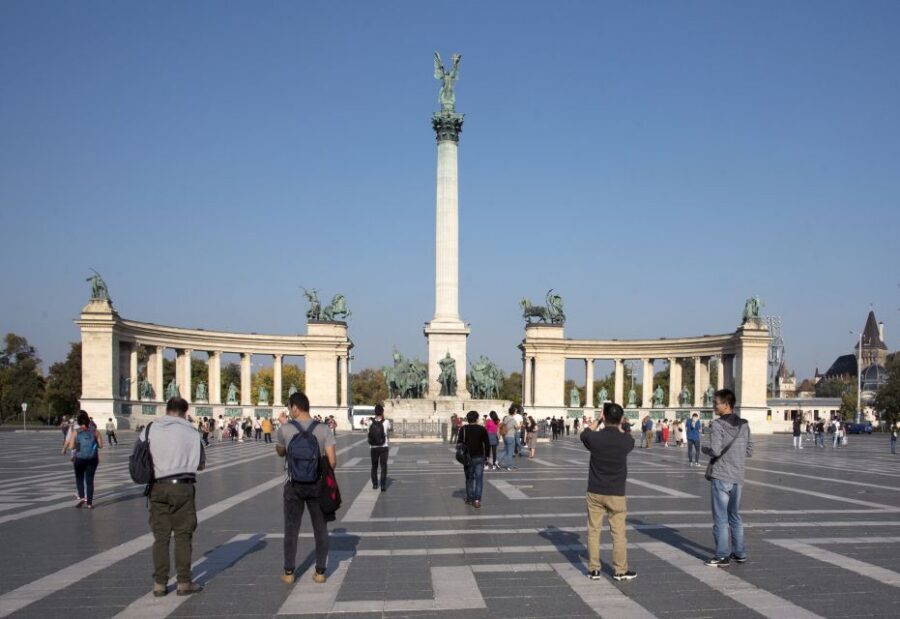 Castle District & Pest Driving Tour with Danube River Cruise - Danube Cruise from Vigadó tér (Pier 7): How to Get the Best Seat