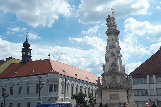 Castle district walk with legends - From Hungarian National Gallery to the Vienna Gate in 2½ hours