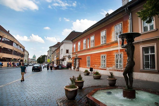 Classic Walk in Budapest - Sándor Palace Guards and the President’s Historic Neighborhood