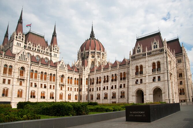 Classic Walk in Budapest - Matthias Church Ending and Fisherman’s Bastion for the Best River Angle