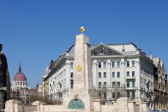 Classic Walk in Budapest Historical Center - Danube views and the bridge-and-Buda-Castle sightline