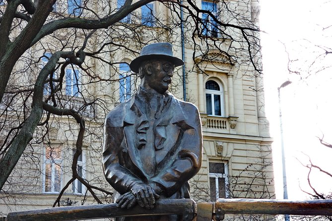 Communism in Hungary with a Historian - Ending at Bambi Café: coffee, Cold War vibes, and a final reality check