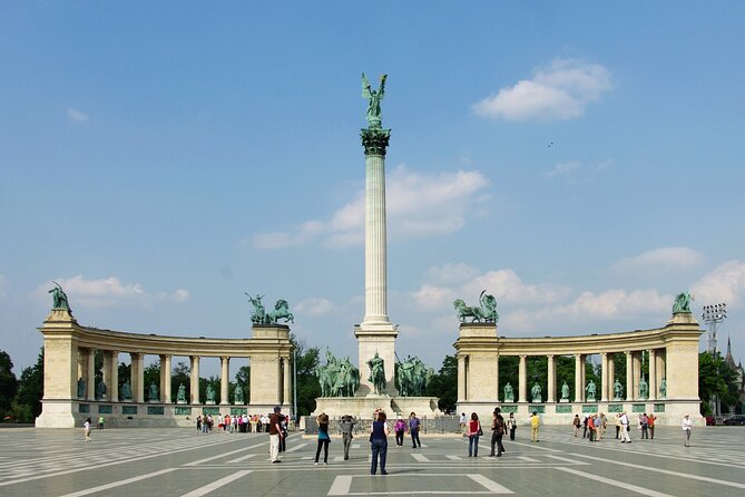 Comprehensive sightseeing tour - Heroes’ Square and City Park: where Budapest tells its big story fast