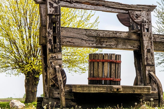 Countryside Half-day Gastro-Wine Tour from Budapest Meal & pickup - The food: gastro bites with Hungarian flavors (and where the confusion can happen)