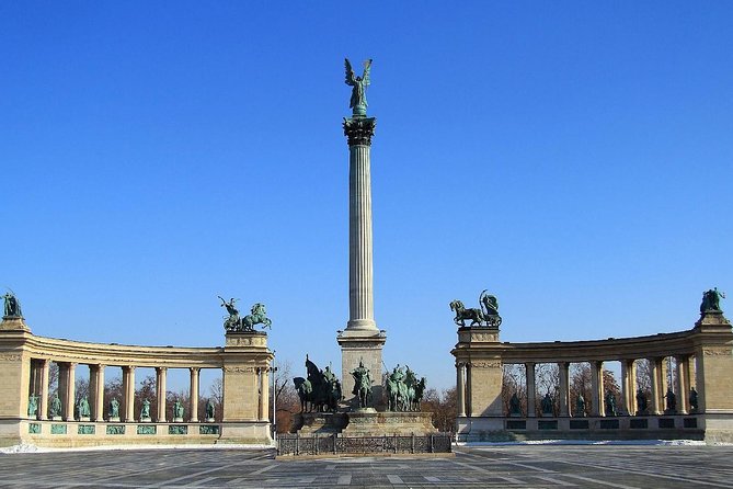 Downtown Pest Walking Tour - The Danube-side Holocaust Monument: a short stop with weight