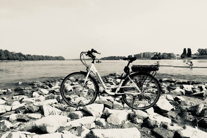 E-Bike Guided Tour in Castle Hill Budapest - Erzsébet Bridge panoramas and the WWII rebuilding story