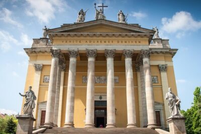 Eger Private Full-Day Wine Tasting Tour and Sightseeing from Budapest - The red-sandstone Minaret: 17th-century marker in the north