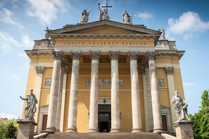Eger Private Full-Day Wine Tasting Tour and Sightseeing from Budapest - The red-sandstone Minaret: 17th-century marker in the north