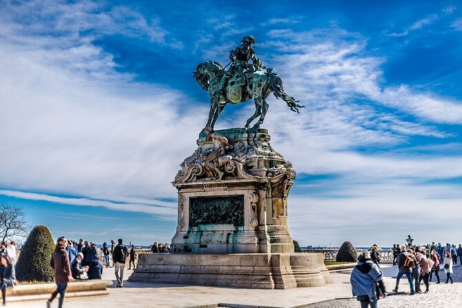 Essential Walking Tour - Fountain of King Matthias: quick stop, good photo moment