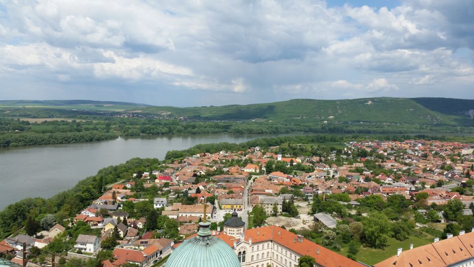 From Budapest: Danube Bend Full-Day Private Tour with Lunch - Lunch in Visegrád: a proper 3-course reset