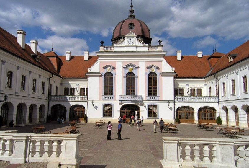From Budapest: Gödöllő Palace of Queen Elizabeth Tour - Royal Garden and pavilion walk: what you can (and can’t) do with time