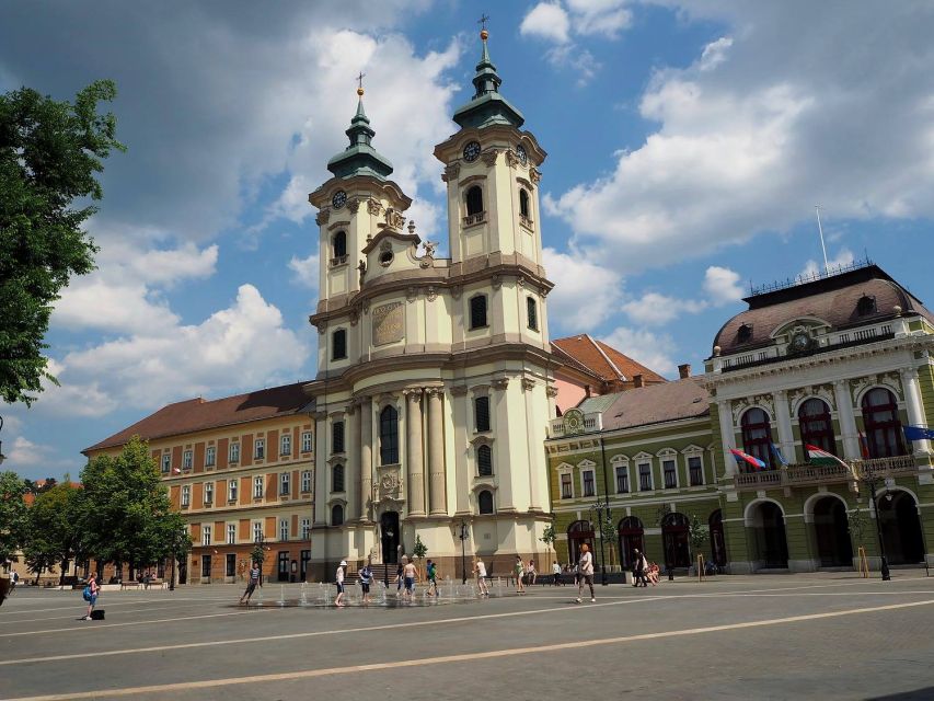 From Budapest: Guided Tour of Eger with Wine Tasting - Eger town walk: minaret, Dózsa György tér, and the cobblestone climb