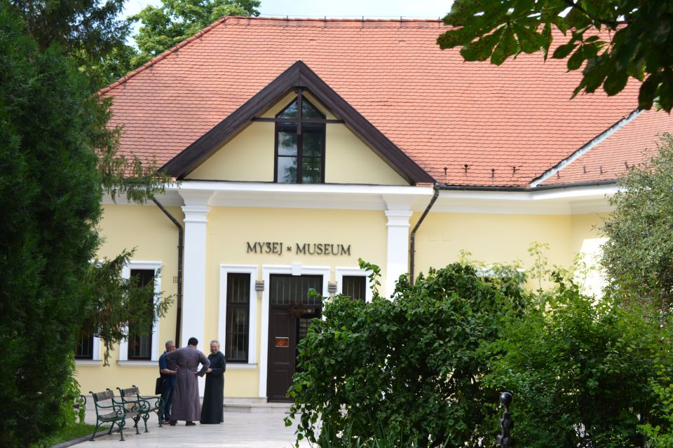 From Budapest: Szentendre Artists' Village Tour - Entering Szentendre: Cobblestones, Colorful Houses, and Open-Air Art