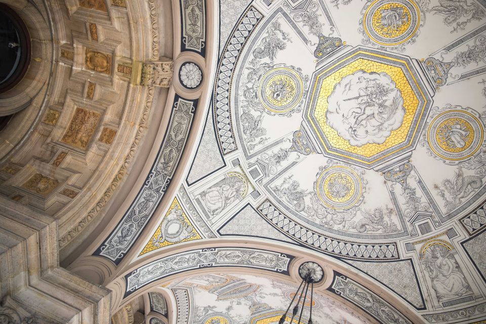 Full Day Budapest City Tour with Lunch, Wine & Dessert - Dohany Street Synagogue, Matthias Church, and the Royal Palace area