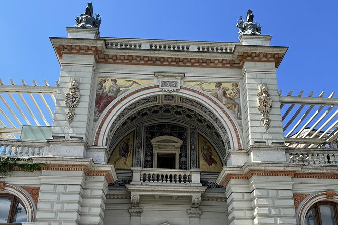 Gems of the Budapest Castle District Walking Tour - Statue moments at the Pope and King Matthias crossroads