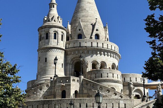 Gems of the Budapest Castle District Walking Tour - Arpad Toth Promenade (Setany): flags, cannons, and siege history