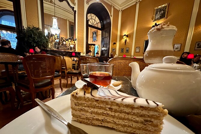 Guilty pleasures - A Budapest Dessert & Coffee House Tour - Inside the coffee houses: how to get the most out of each sip