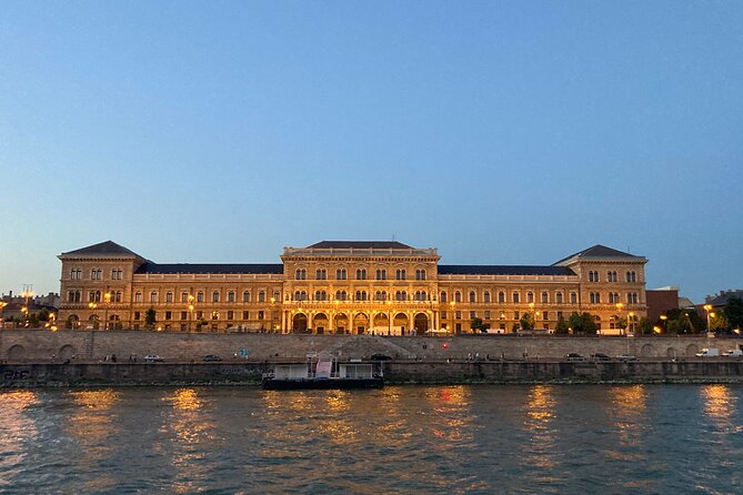 Half day Budapest city tour by car / minivan - St. Stephen’s Basilica and Liberty Square: seeing faith and power