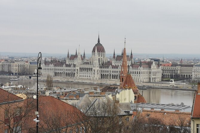 Historical and Cultural Walking Tour in Budapest - St. Stephen’s Basilica and the Holy Right Hand relic