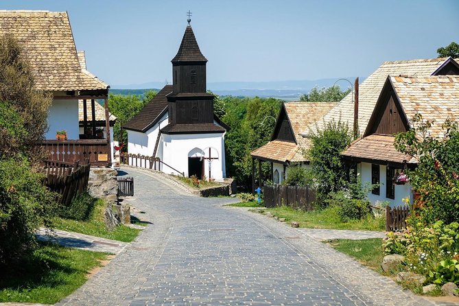 HOLLÓKŐ UNESCO World Heritage site + Eger Castle Private guided tour - Bull’s Blood wine shopping: what to do with your Eger time