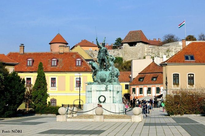 Home to Bull's Blood red wine! Eger with winetaste private tour - Dobo Square and the Bishop Palace/Lyceum area: details for the curious