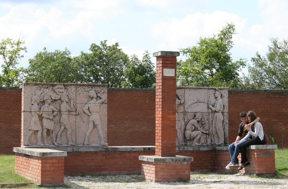 Memento Park: Official Guided Tour with Entry Ticket - Walking Statue Park: decoding workers, leaders, and events