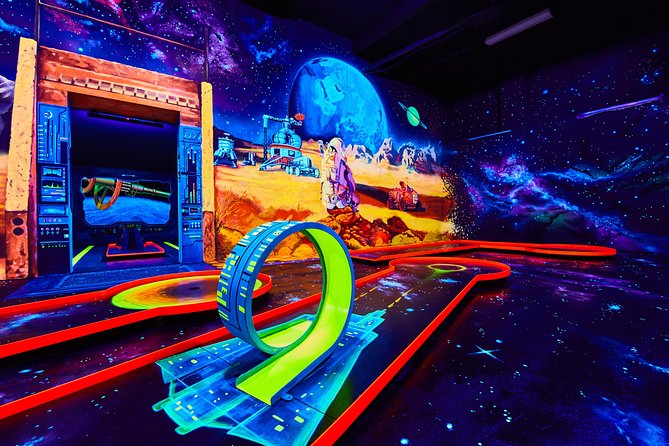 Neonis - 3D Blacklight Minigolf - Key highlights at Neonis