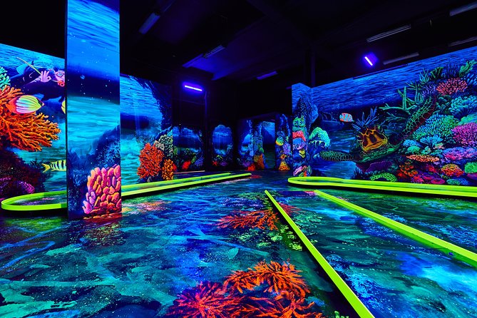 Neonis - 3D Blacklight Minigolf - The three zones: Aquarium, History of Hungary, Space
