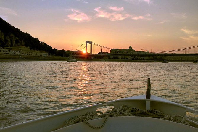 One hour Hen or Stag private party boat Budapest with unlimited beer and wine - The included bar: unlimited beer and wine, plus one shot