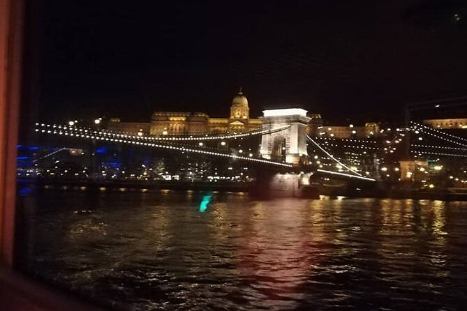 One hour Hen or Stag private party boat Budapest with unlimited beer and wine - Service style and small disappointments to watch for